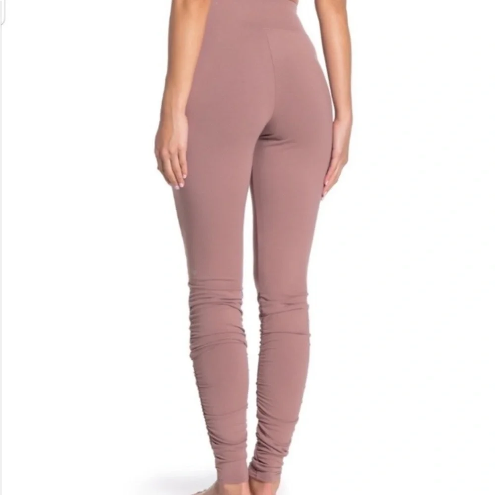 NWT ALO YOGA smoky pink quartz SOLAR LEGGING sweatpants athleisurewear bottoms - Picture 2 of 10